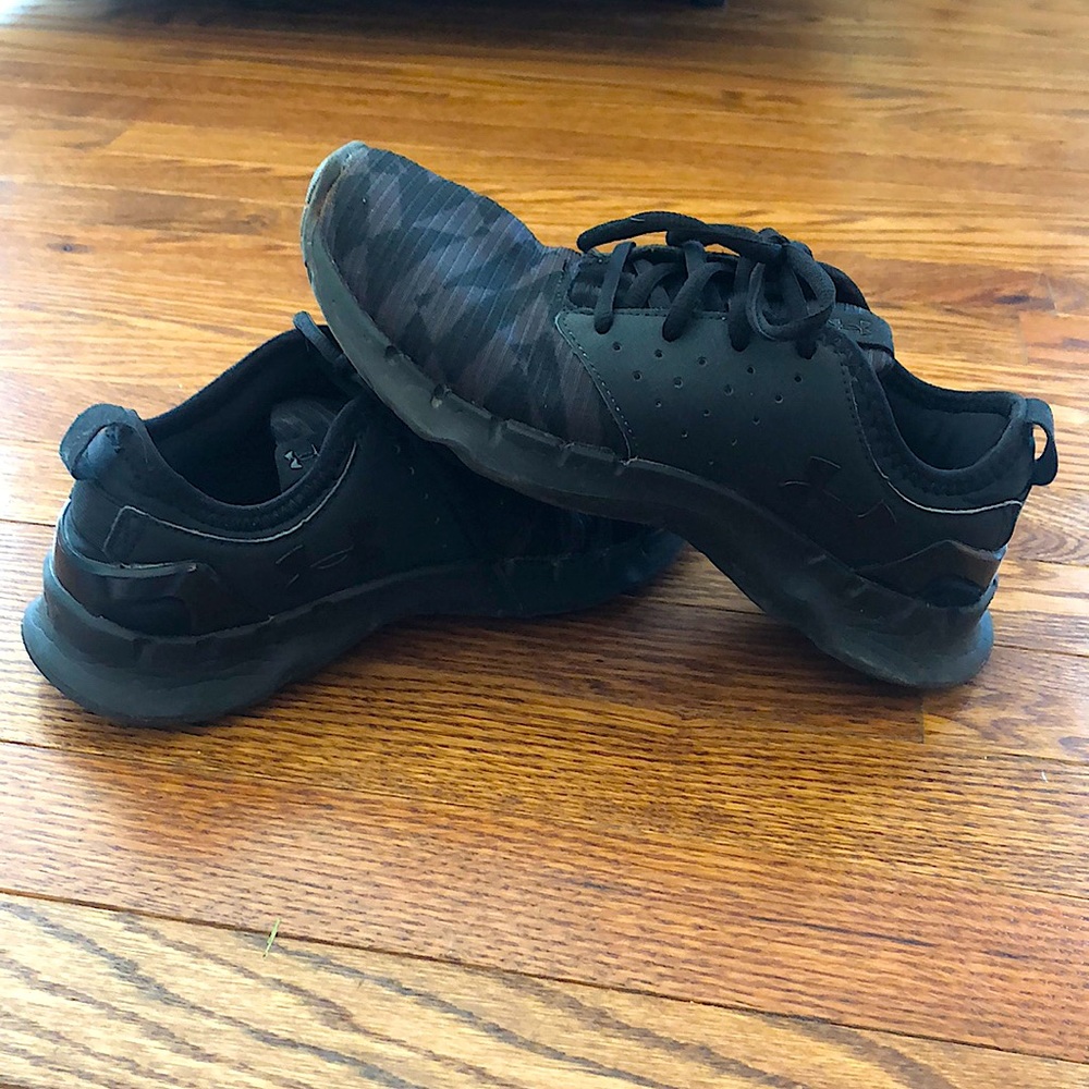 Women’s size 7 Under Armour running shoes!